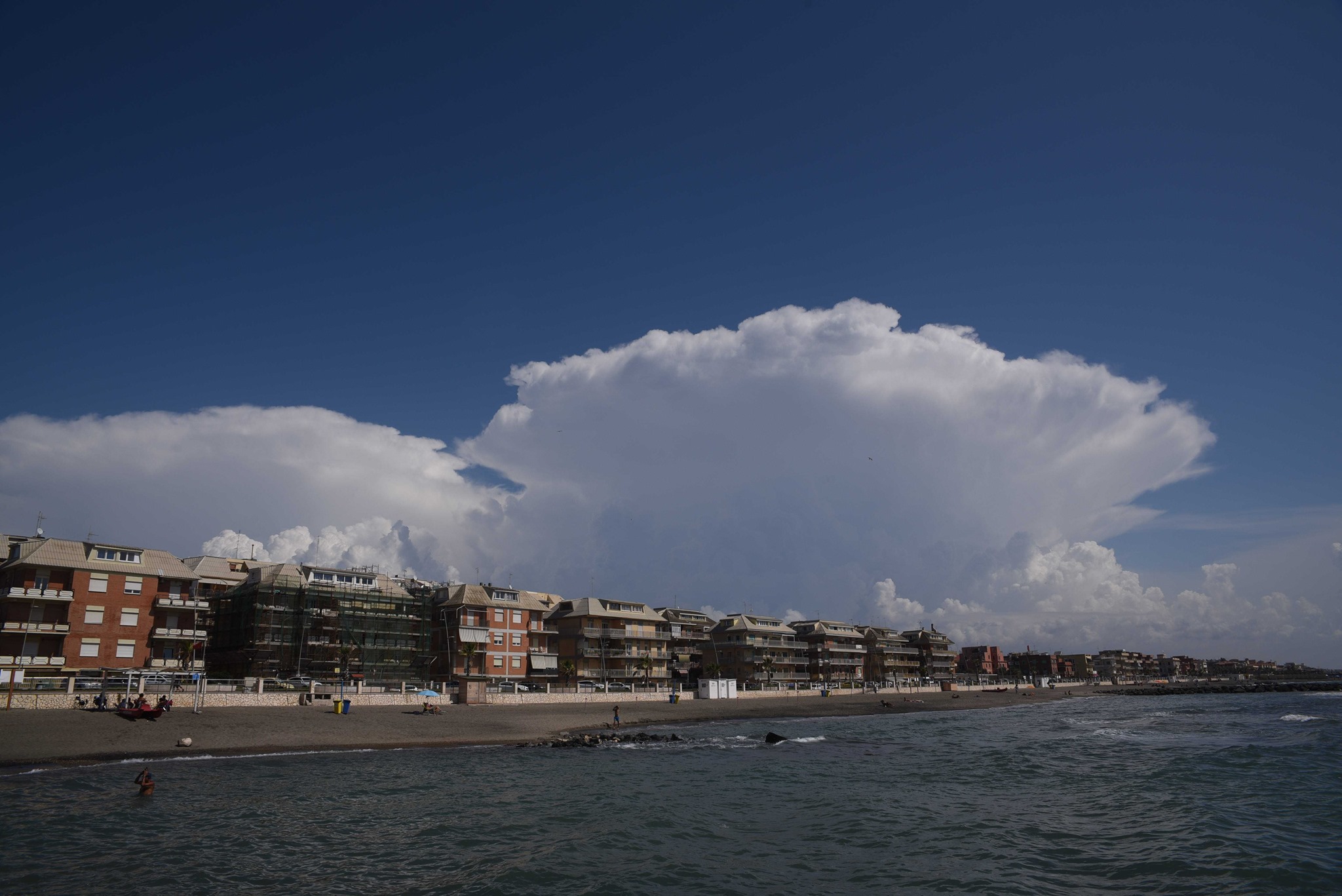 Le nuvole su Ostia: quando il cielo racconta il tempo